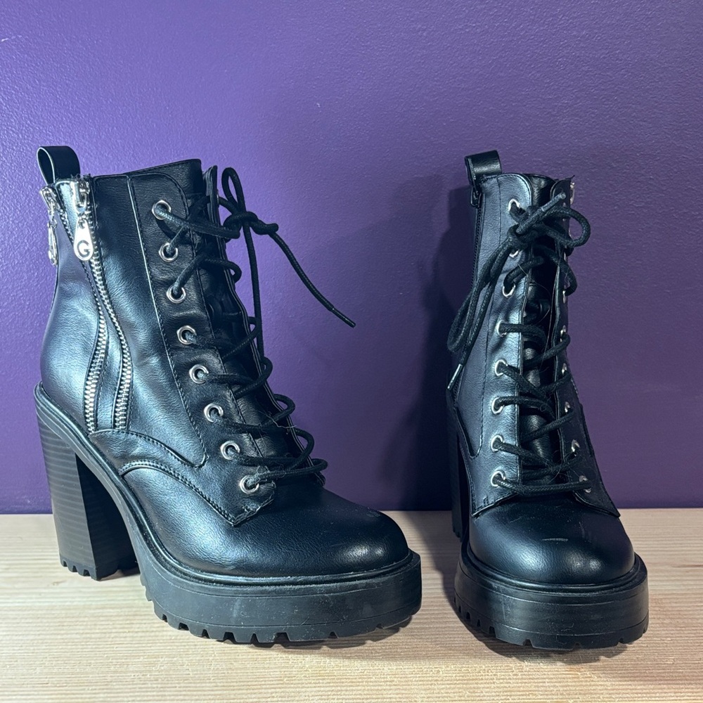 Women’s GBG Los Angeles Black Lace-Up Combat Ankle Booties Size 8W
